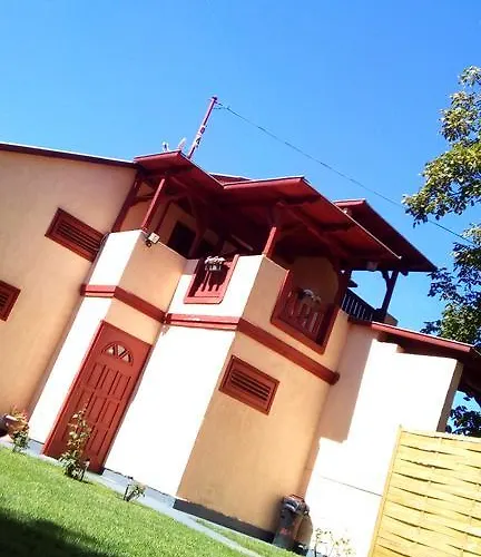 Judit Nyaralo * Velence